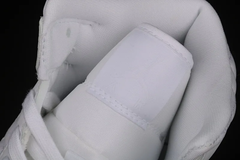 All Categories Air Jordan Jordan Series Basketball Shoes Air Jordan 1 Mid Air Jordan 1 Mid "Quilted White" AJ1 Joe 1 White Diamond "Little Chanel" Mid-top Versatile Casual Sports Shoes DB6078-100